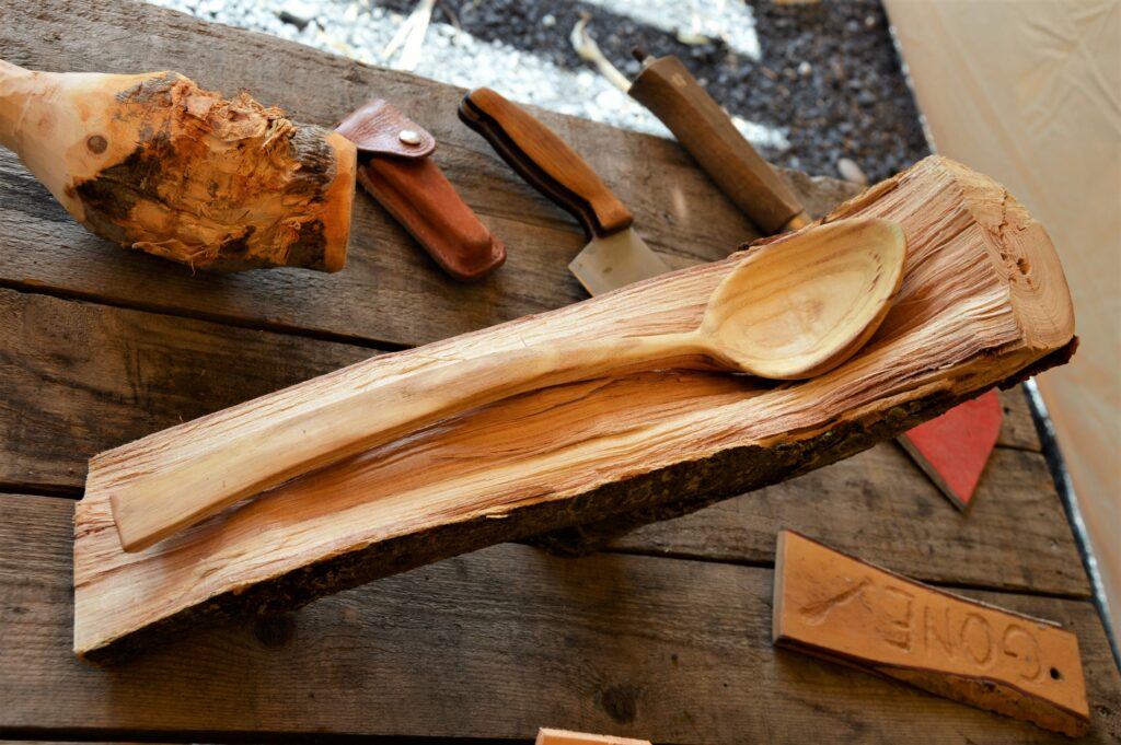 Cuillère sculptée en bois