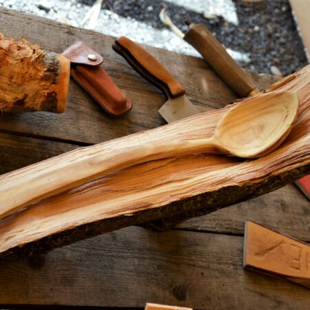 tailler-une-cuillere-en-bois-vert