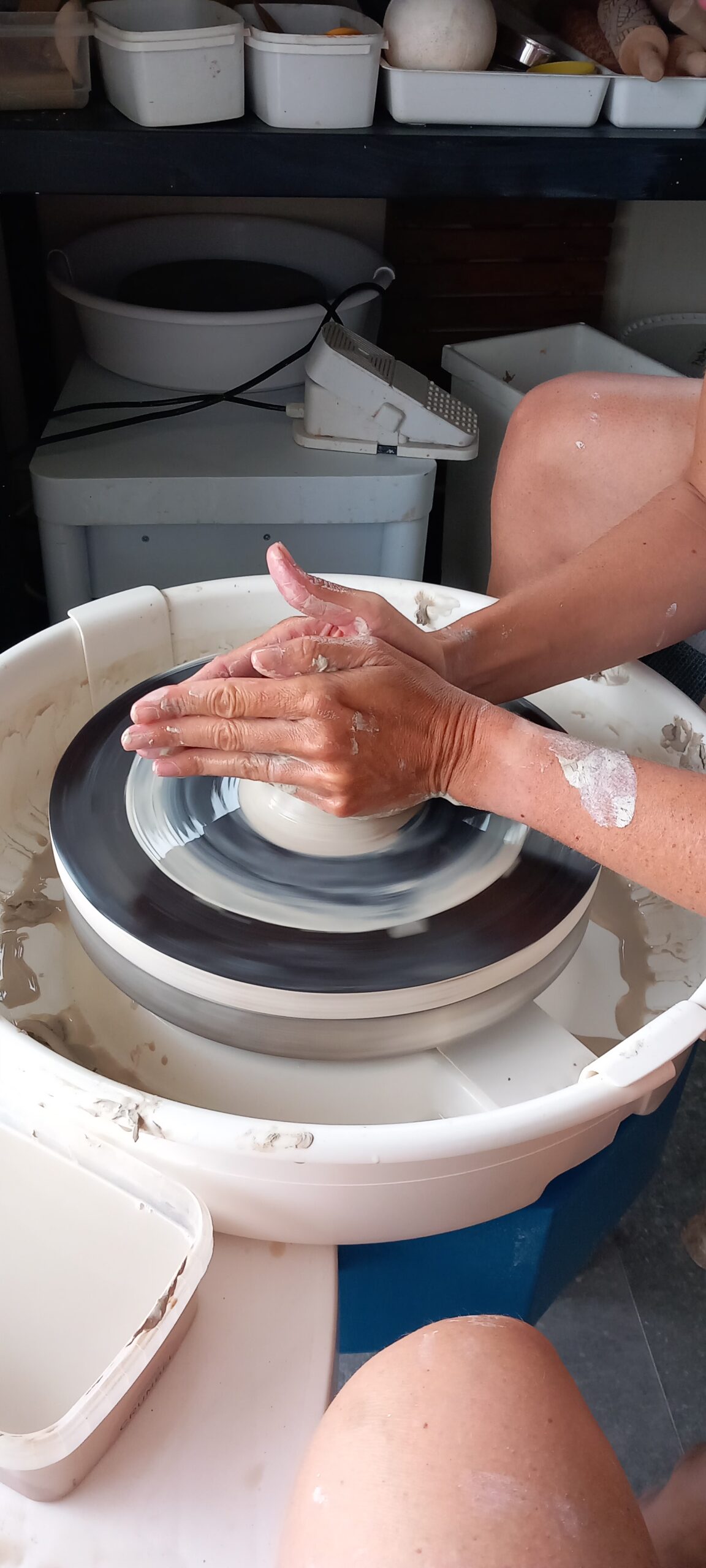 Trois séances encadrées au tour de potier- 3 x 3 heures - 1 ou 2 personnes - Afbeelding 3